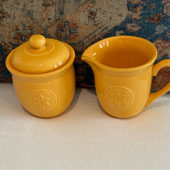 Petals Golden Creamer & sugar bowl with lid - Picture 1 of 13